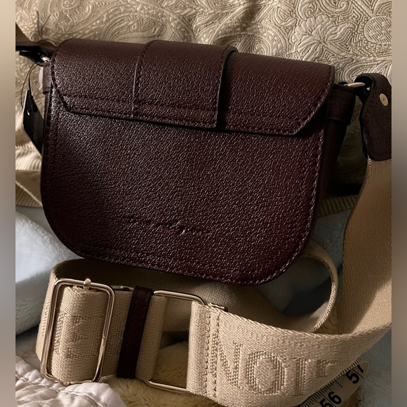 True religion crossbody bag🙏❤️ - Picture 4 of 13